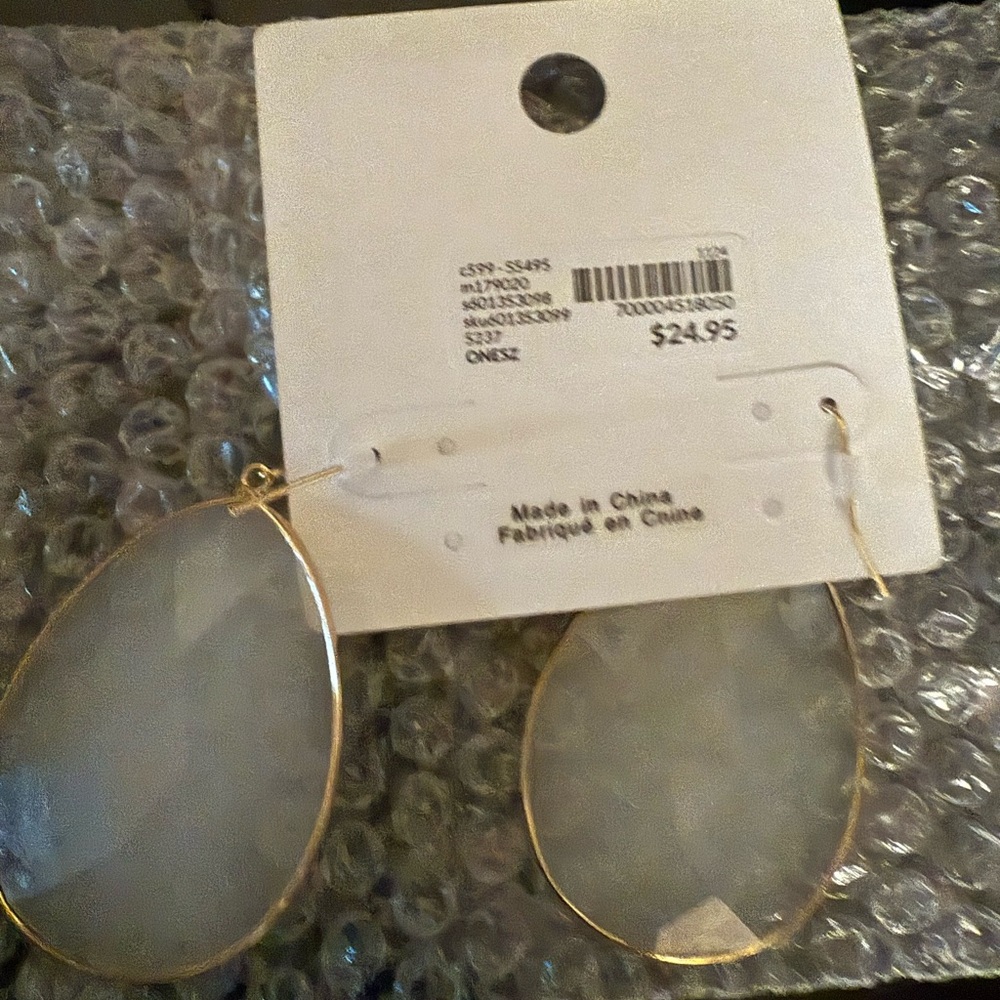 🌻 Bundle for @beatlette Iridescent Teardrop Earrings NWT - Picture 3 of 3